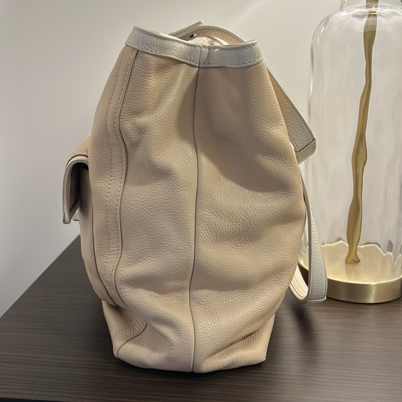 Beautiful and authentic Coach purse - Picture 2 of 9